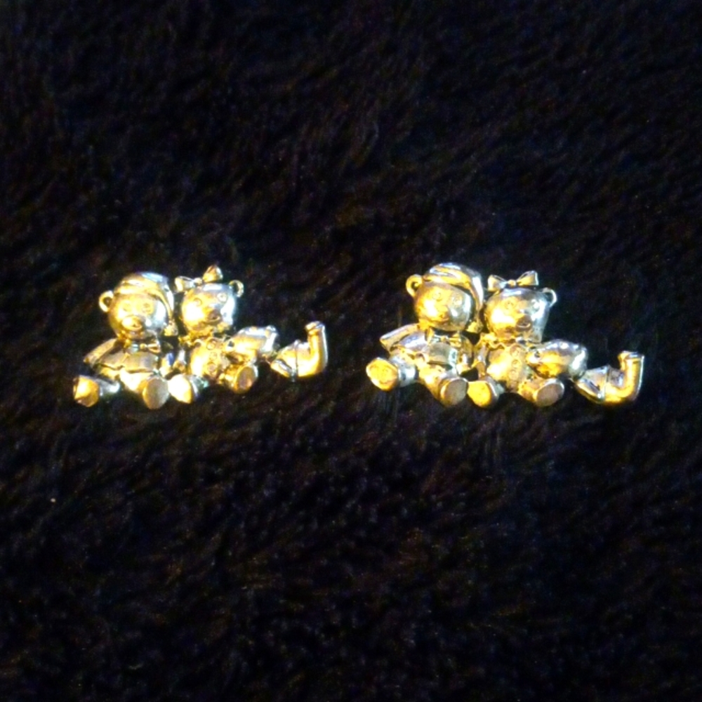 Q-14 matching brooches 2 of them of teddy bears